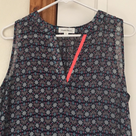 Sugar Rain Sleeveless top - Picture 2 of 2